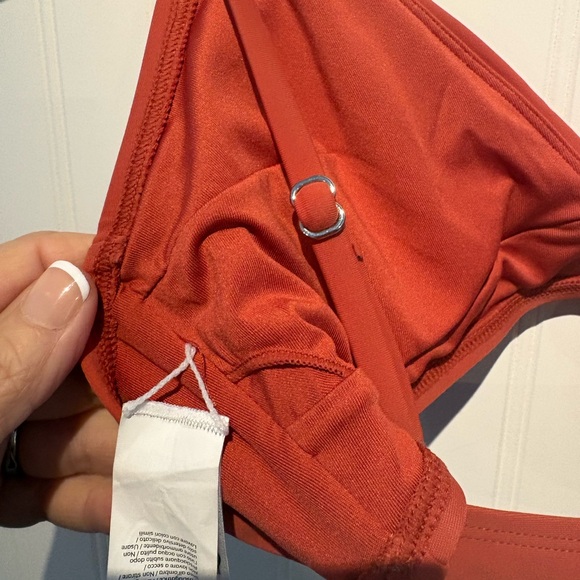 CUPSHE size M rust color bikini top twist front look. EUC - Picture 4 of 4